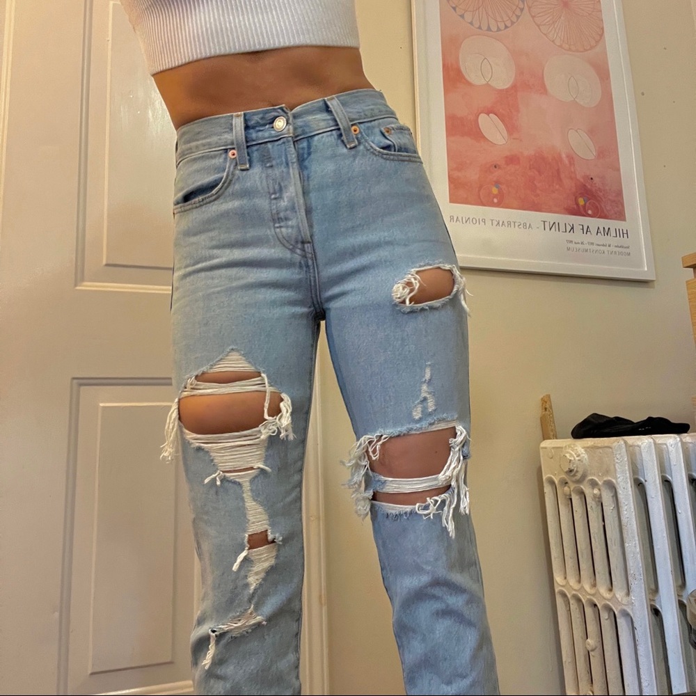 BIG E LEVIS FRAYED HEM RIPPED STRAIGHT LEG